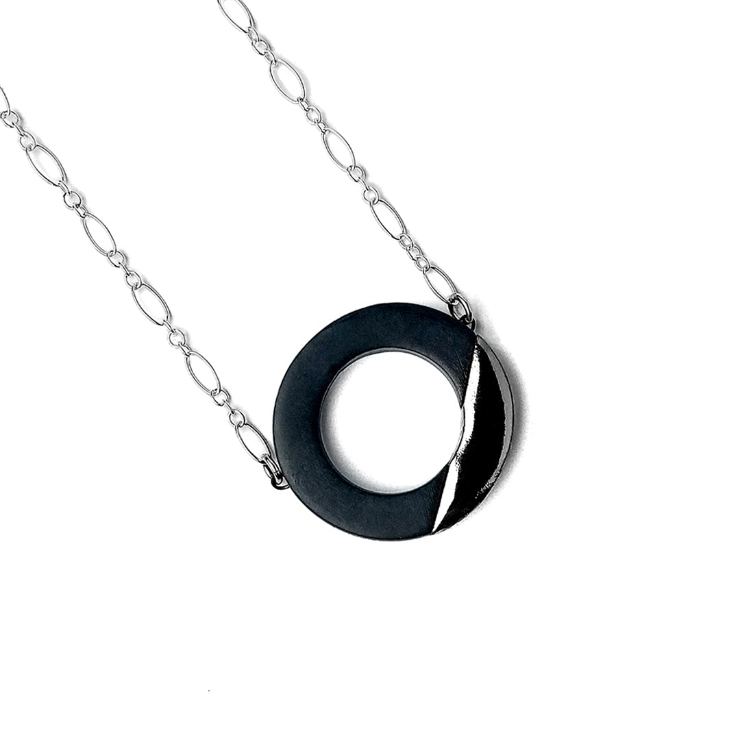Large Lustre Ring Necklace in Black